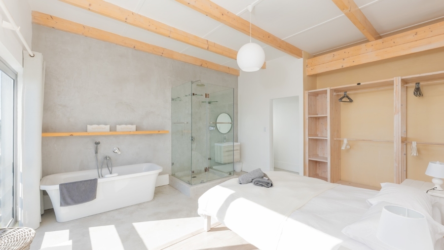 8 Bedroom Property for Sale in Struisbaai Western Cape